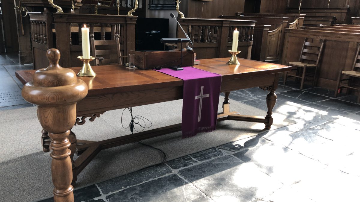 Liturgisch centrum Pieterskerk Breukelen paars