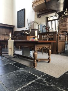 Liturgisch centrum wit Pieterskerk Breukelen